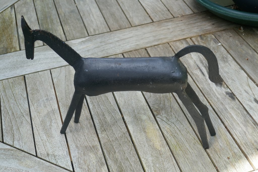 IJzeren Paarden Beeld., Verzenden, Brutalistisch, 20 - 50 cm, Beeld