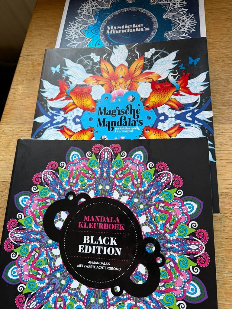 Drie verschillende mandala kleurboeken., Hobby en Vrije tijd, Tekenen, Ophalen of Verzenden