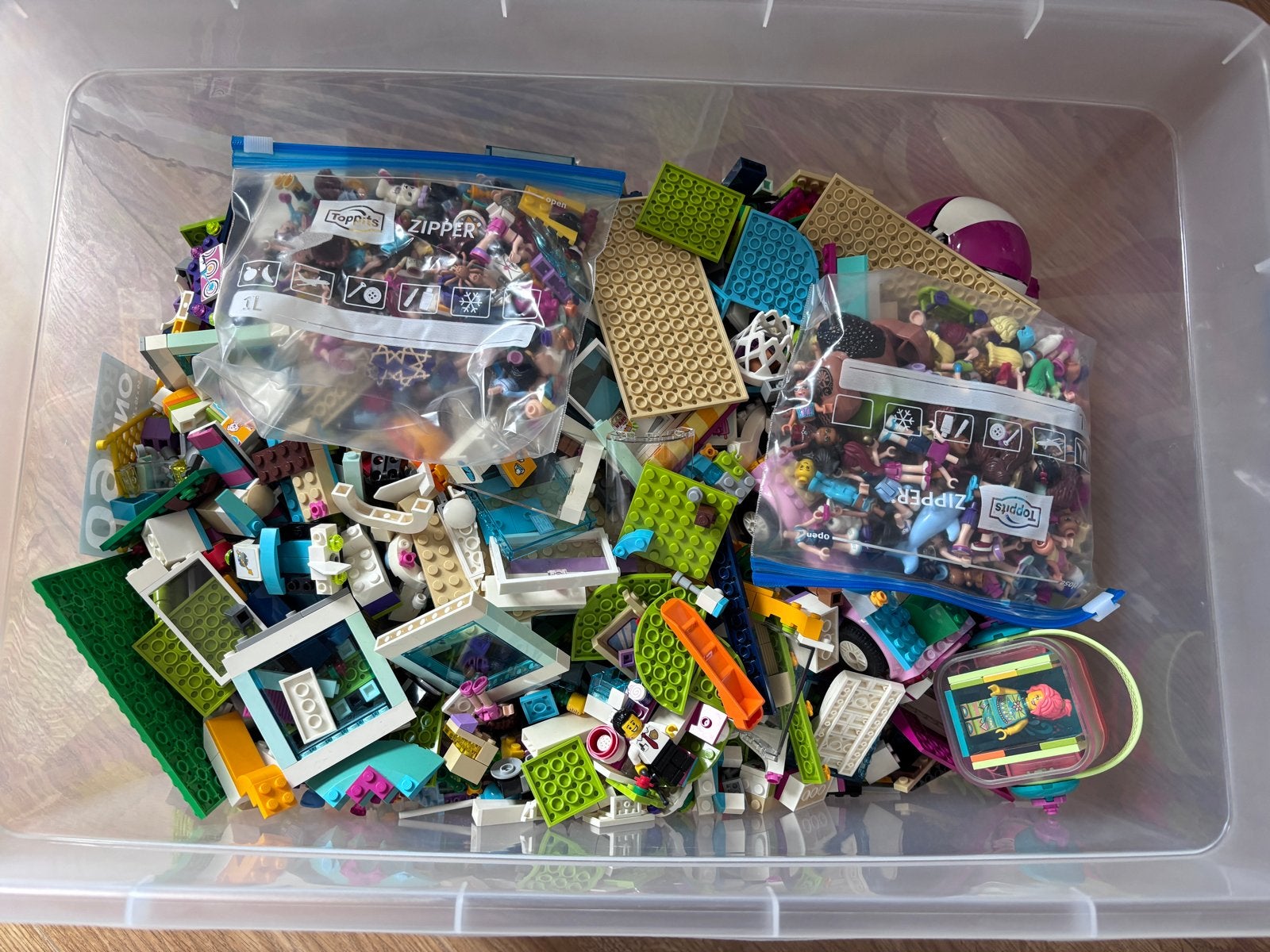 Grote bak LEGO Friends met handleidingen, Ophalen, Zo goed als nieuw