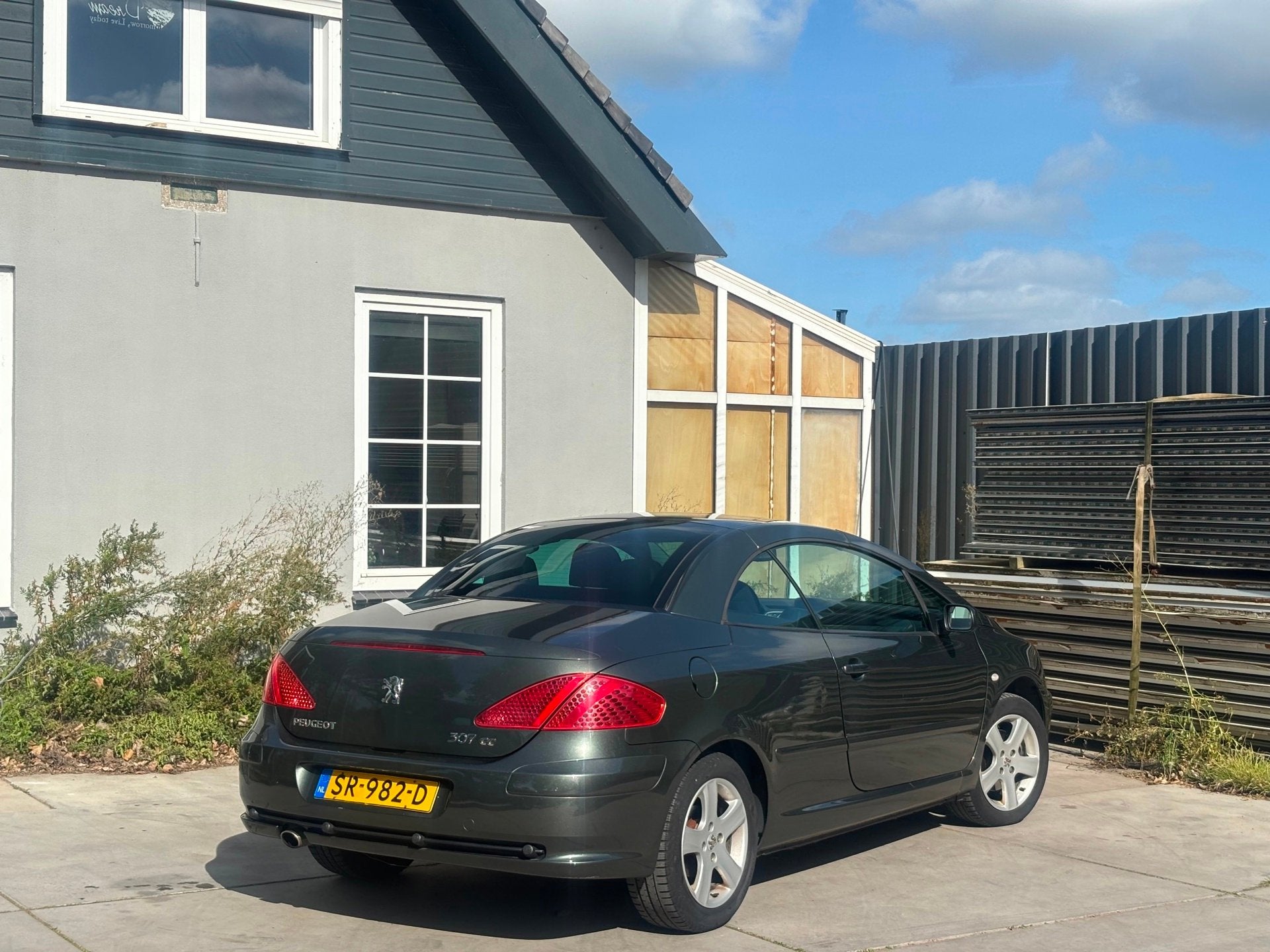 Peugeot 307 CC 2.0-16V | Automaat | Cabrio | Airco | El. Ram, Auto's, Gebruikt, 4 cilinders, Cabriolet, 4 stoelen