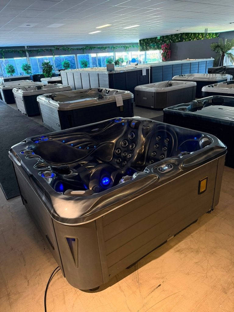 Luxe 5-Persoons Spa / Jacuzzi – Bomvol Jets – 200 x 200 cm, Tuin en Terras, Bubbelbaden en Hottubs, Ophalen, Zo goed als nieuw