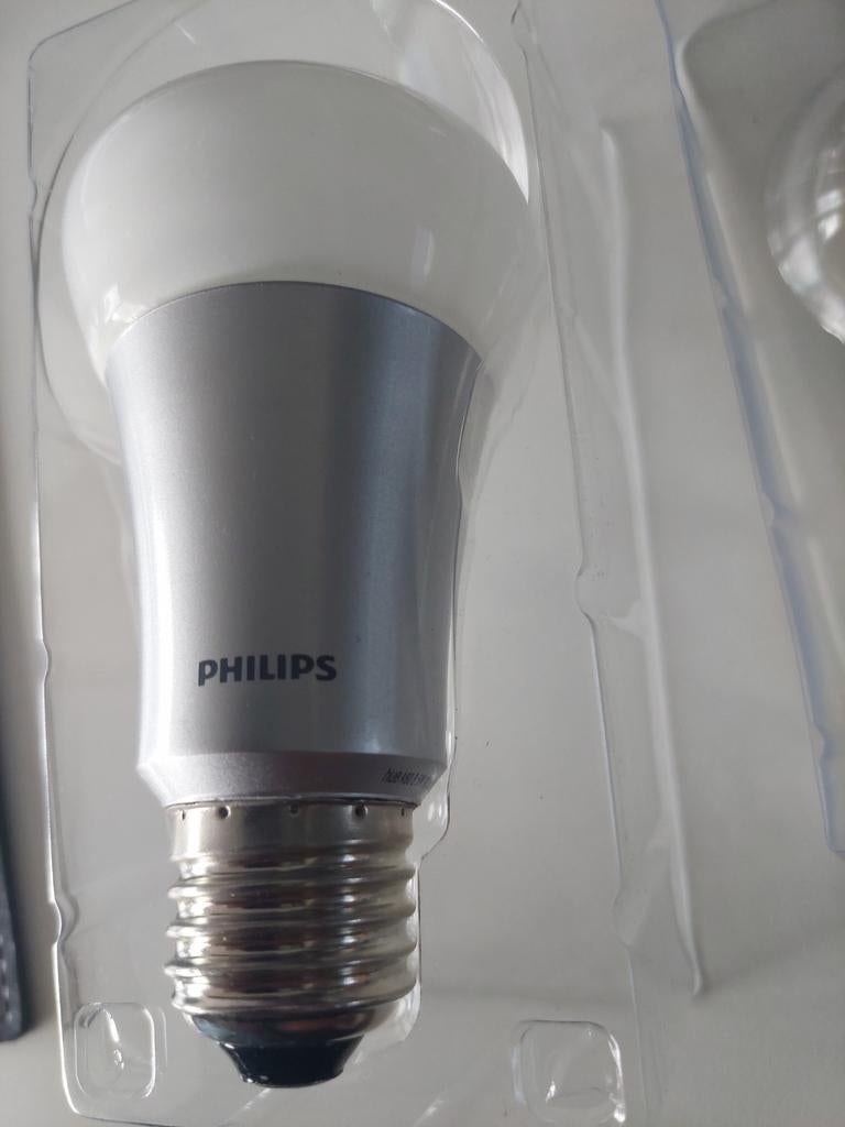 Set van 2 - Philips Hue lamp E27 (kleur en wittinten), Huis en Inrichting, Lampen | Losse lampen, Led-lamp, Gebruikt, 60 watt of meer