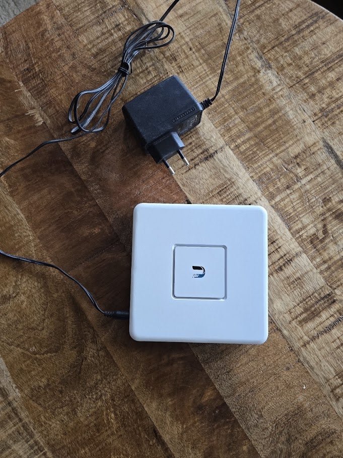 UniFi Security Gateway USG-3P + EU-adapter, Ophalen of Verzenden, Gebruikt