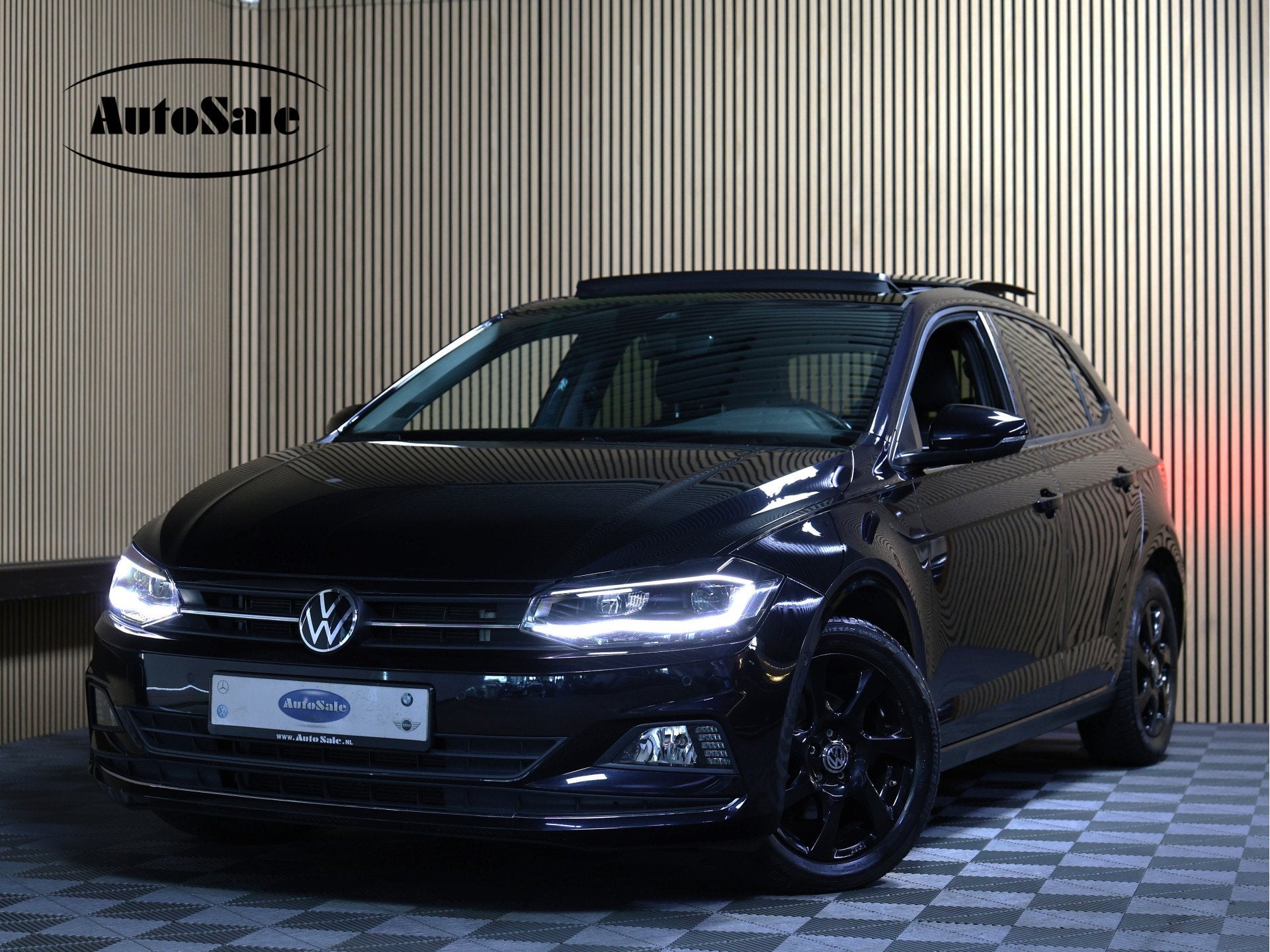 Volkswagen Polo 1.0 TSI Highline VIRTUAL PANODAK NAVI ACC CA, Gebruikt, Zwart, Leder en Stof, Zwart