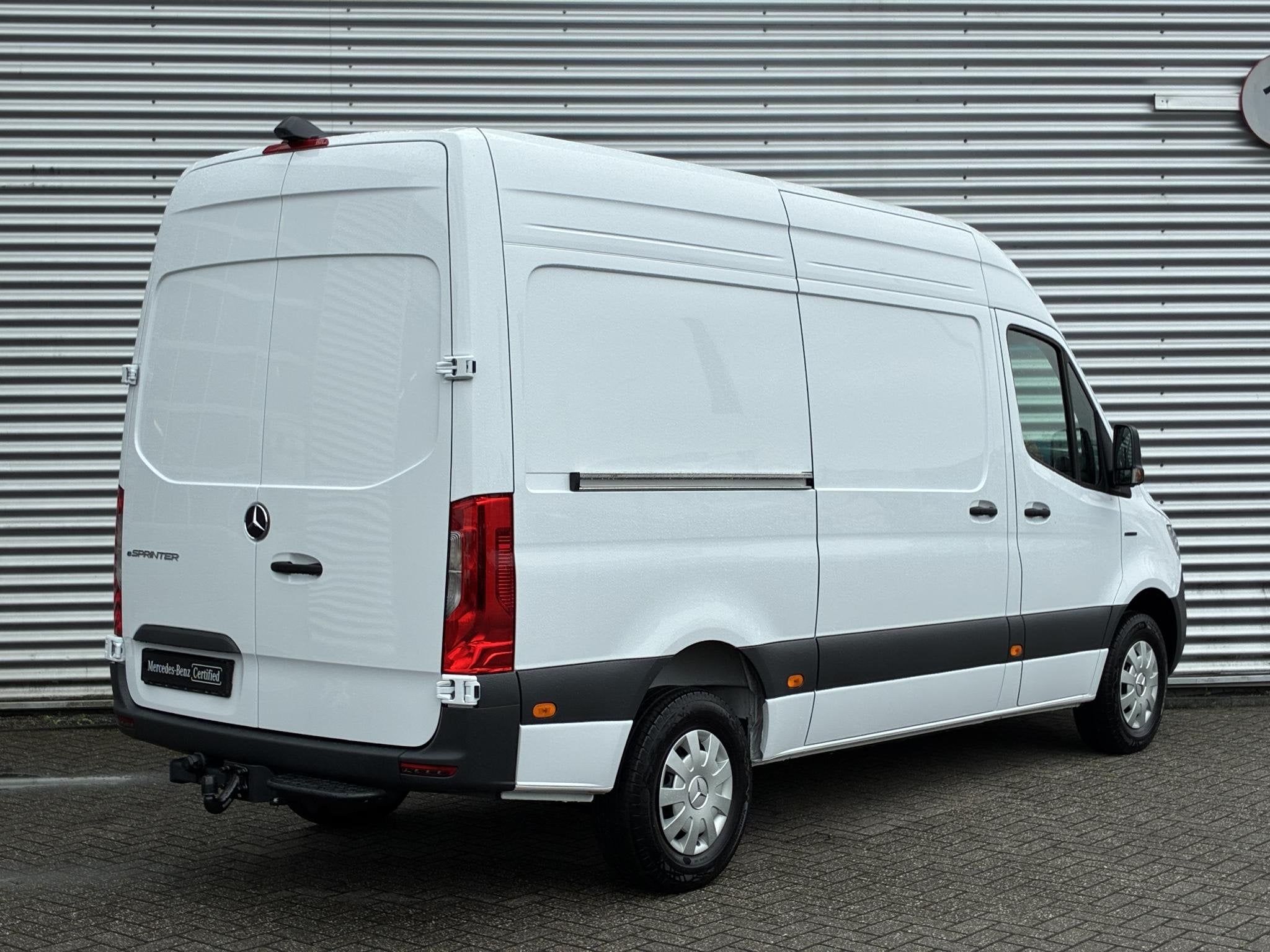Mercedes-Benz eSprinter 320 L2 Pro-Edition 81kWh | 204pk | W, Auto's, Automaat, Gebruikt, Zwart, 2000 kg