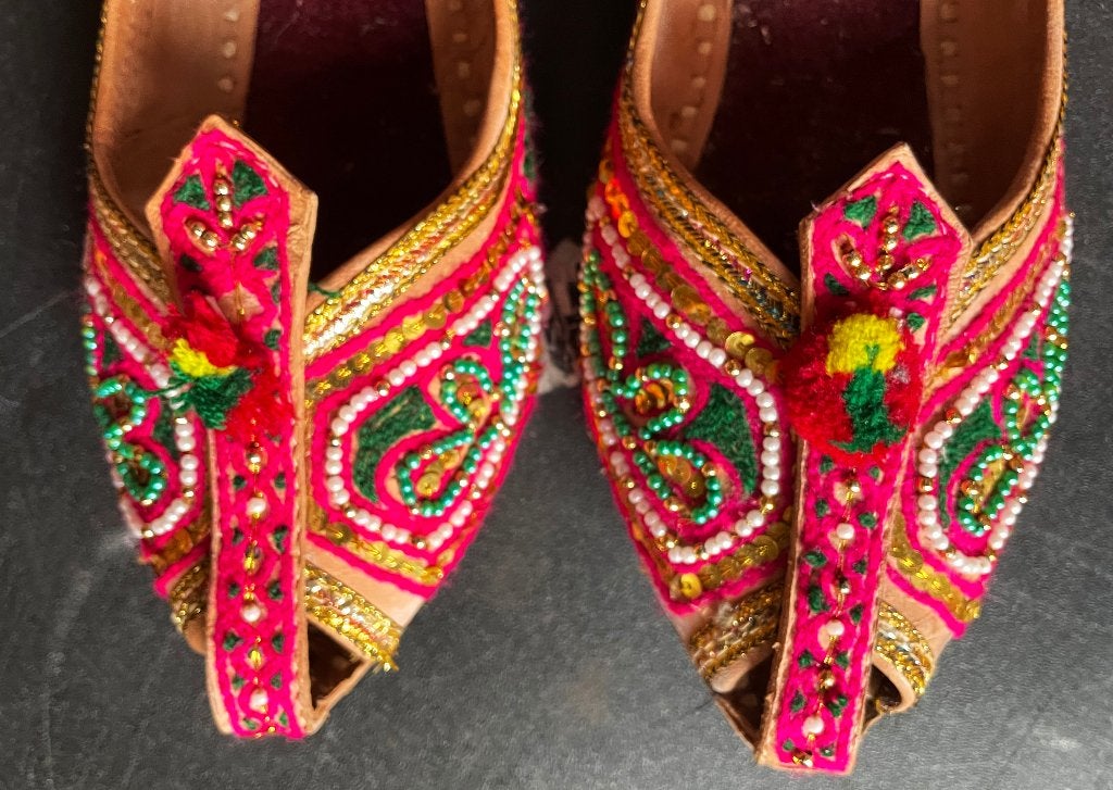 INDIASE MUILTJES 37 A'DAM OUD WEST, Kleding | Dames, Ophalen, Zo goed als nieuw, Sandalen of Muiltjes