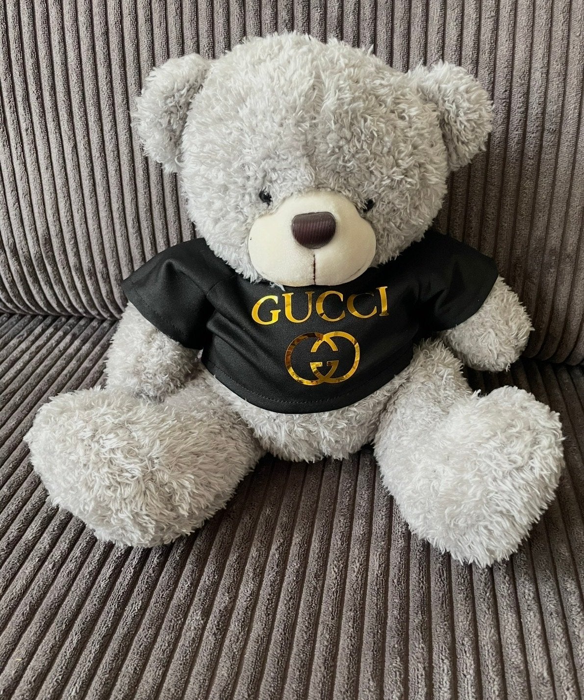 Grijze teddybeer met Gucci T-shirt, Overige merken, Overige karakters, Beer, Grijs