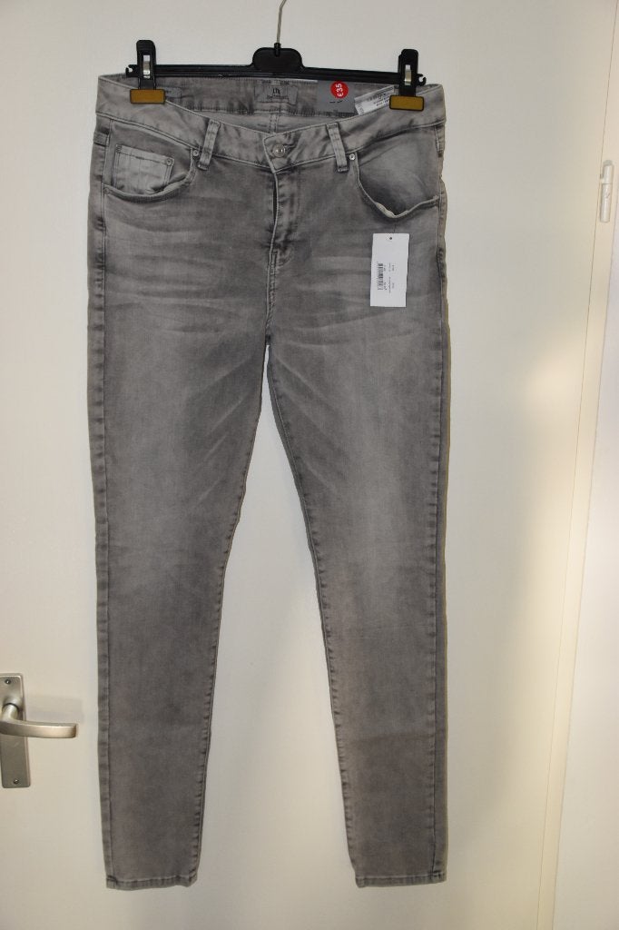 mooie nieuwe grijze jeans LTB Daisy maat 31x32, Nieuw, Ophalen of Verzenden, Grijs, LTB