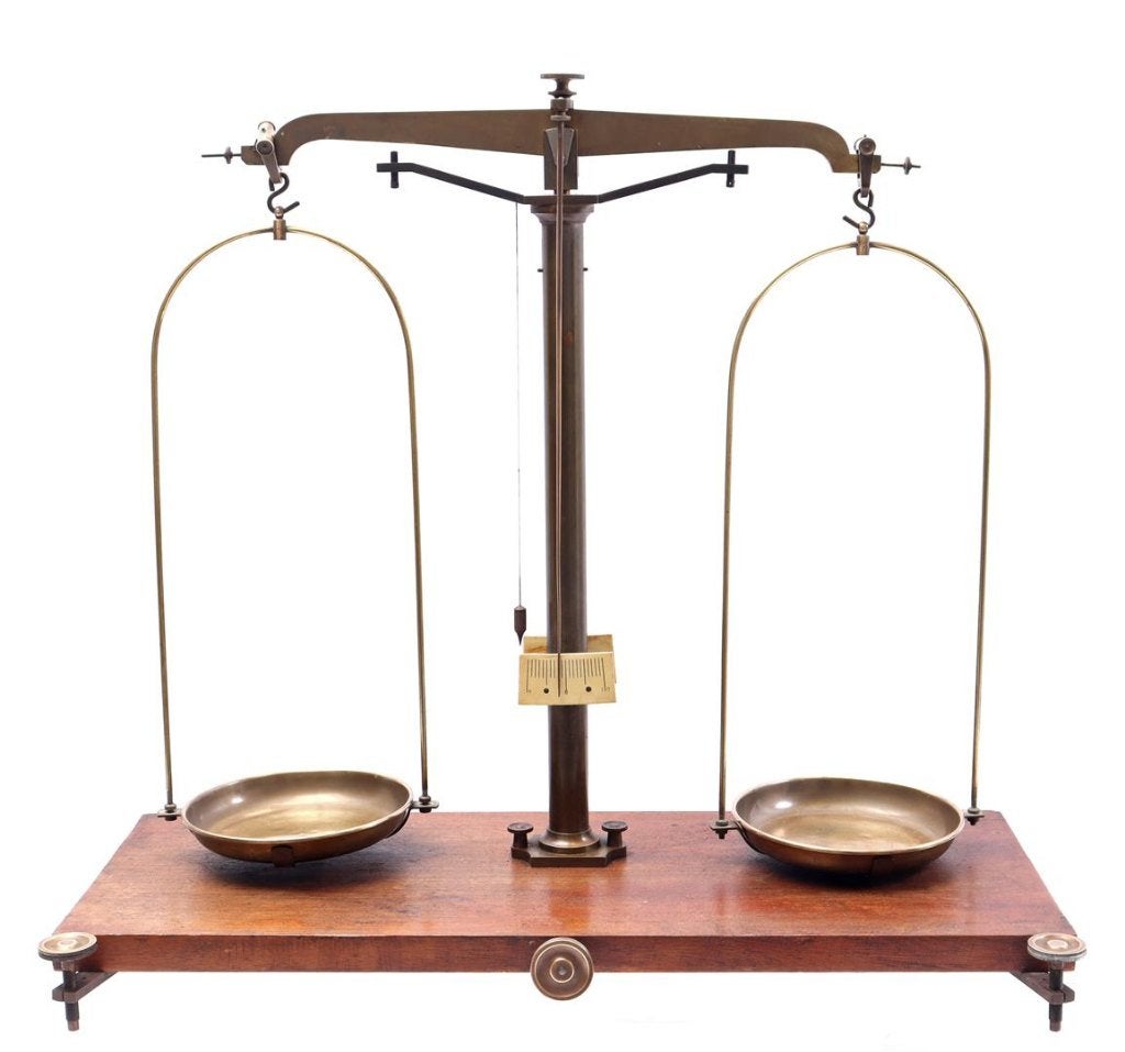 Antieke Messing weegschaal met dubbele naald 60 cm. breed, Antiek en Kunst, Ophalen of Verzenden