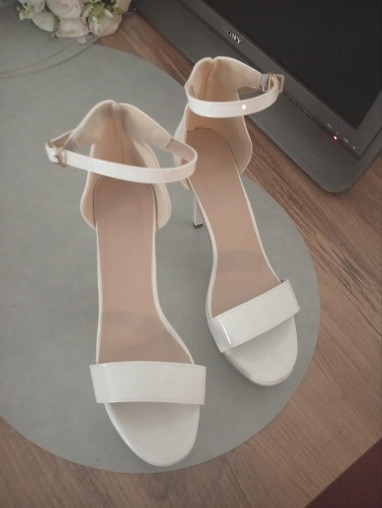 Elegante Witte Bruidsschoenen Maat 41, Ophalen of Verzenden, Zo goed als nieuw, Wit, Pumps