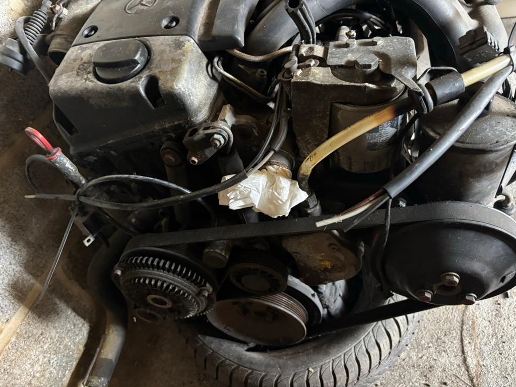 Mercedes 250D W124 Motor met versnellingsbak en toebehoren, Ophalen of Verzenden, Gebruikt, Mercedes-Benz