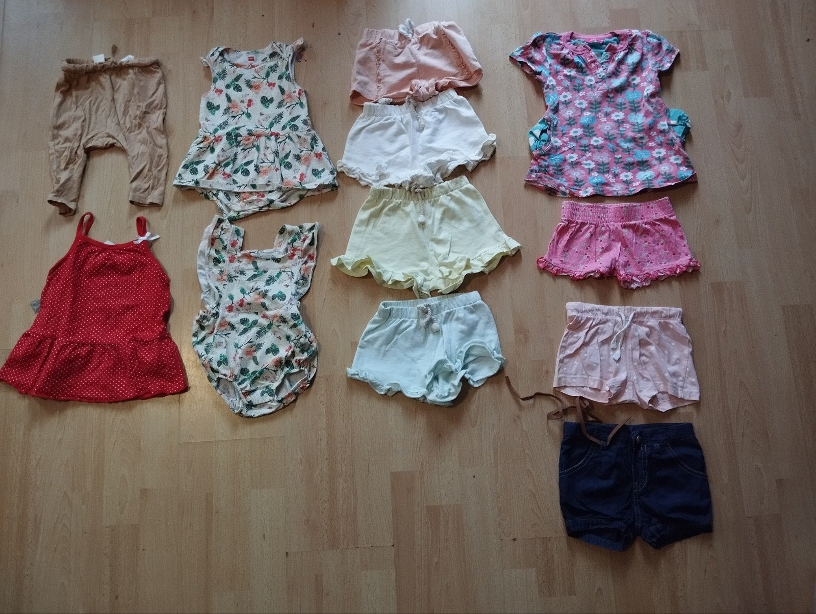 Maat 74/80 meisje leuke set broekjes, jurken, Ophalen of Verzenden, Zo goed als nieuw, Maat 74