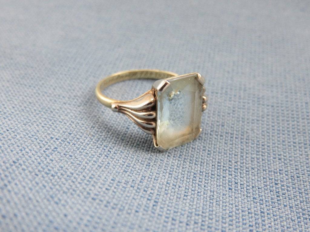 Ring met geslepen kwarts steen in 14 karaat goud, Gebruikt, Ophalen of Verzenden, 17 tot 18, Dame of Heer