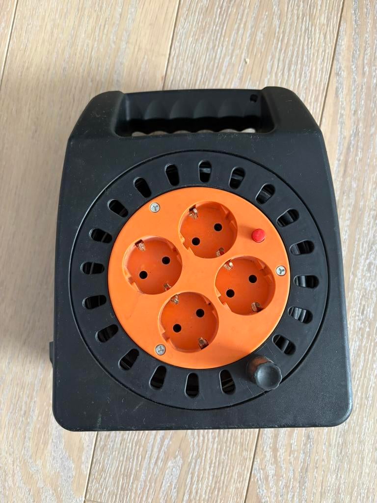 Qwatt HomeMaster 15 Haspel Lengte : 15 Meter, Ophalen of Verzenden, Zo goed als nieuw, Kabel of Snoer