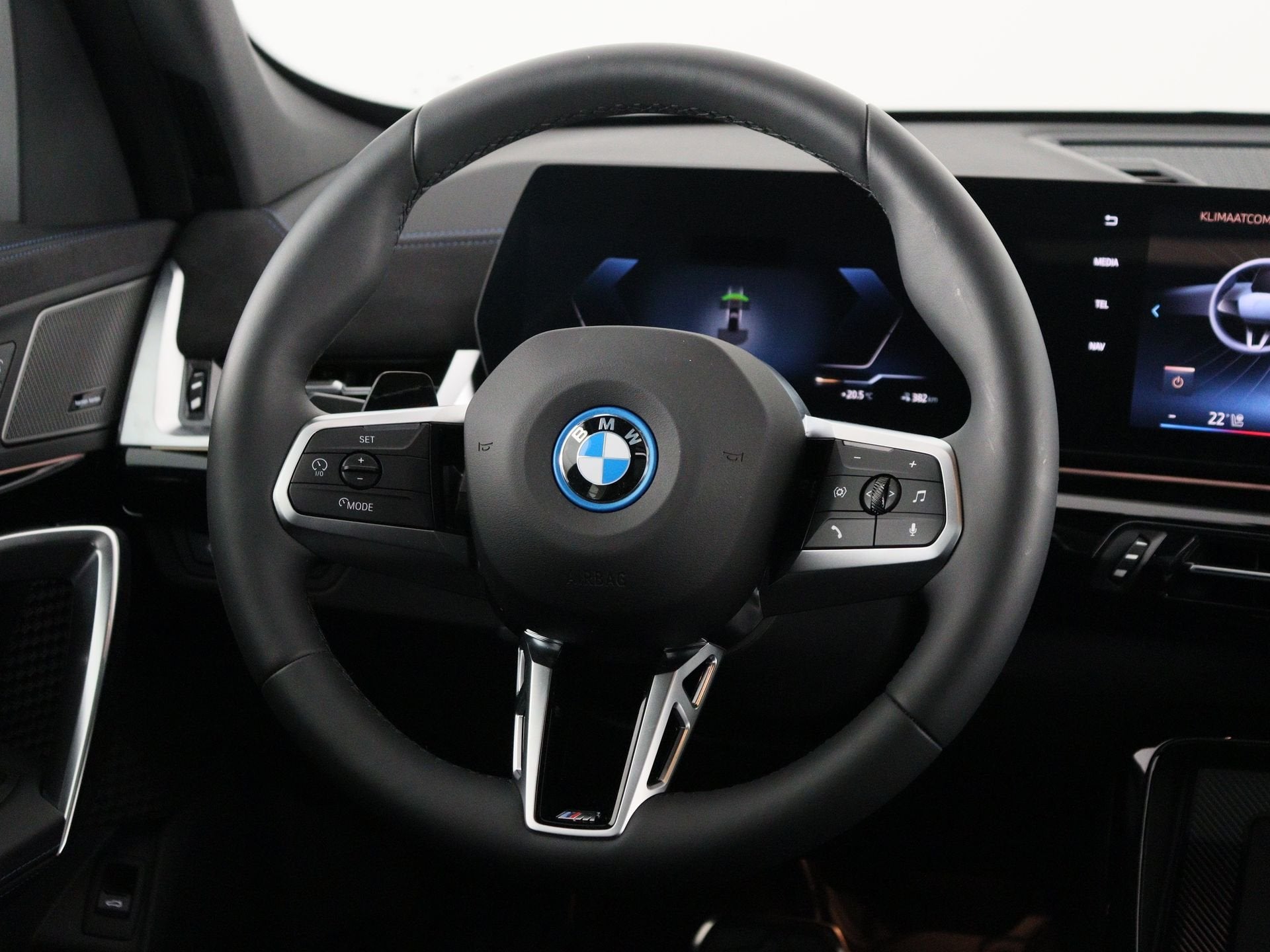 BMW iX1 eDrive20 67 kWh M Sport Edition (bj 2026, automaat), Auto's, Dealer onderhouden, Met garantie (alle), Zwart, Origineel Nederlands