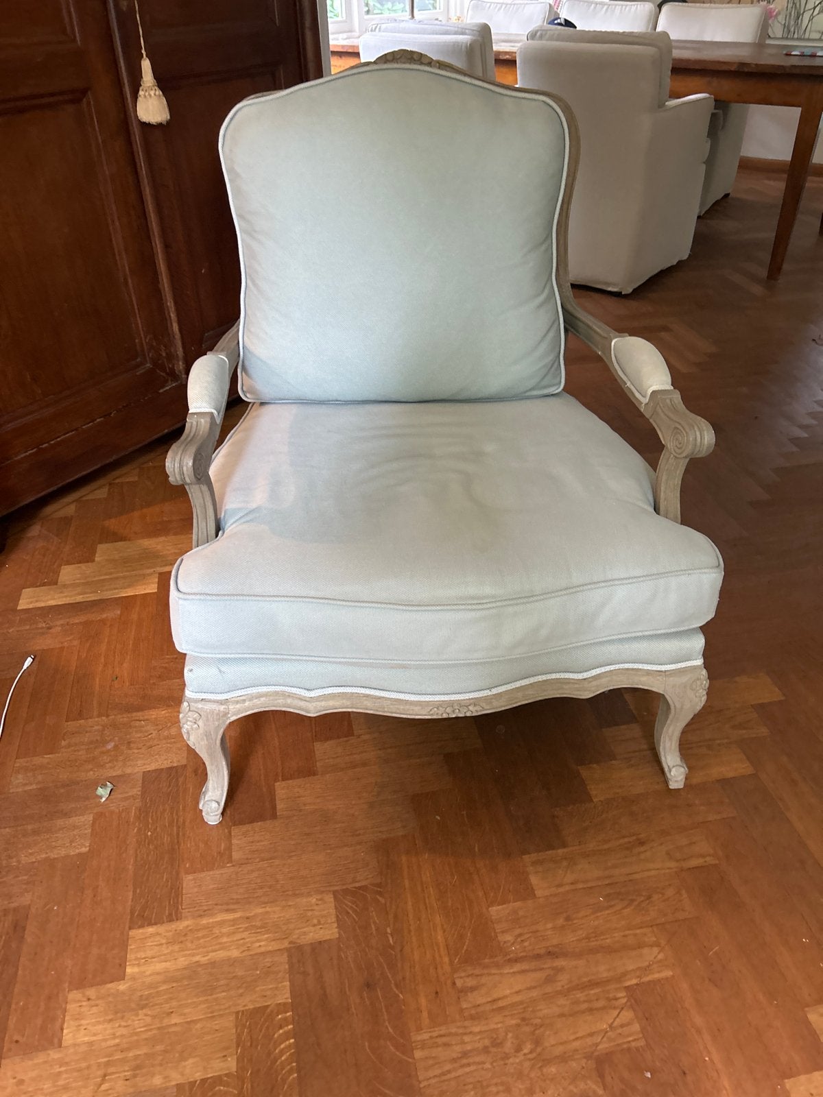 Elegante fauteuil met rieten rugleuning en lichte bekleding, Ophalen, Overige kleuren, Flamant, Zo goed als nieuw