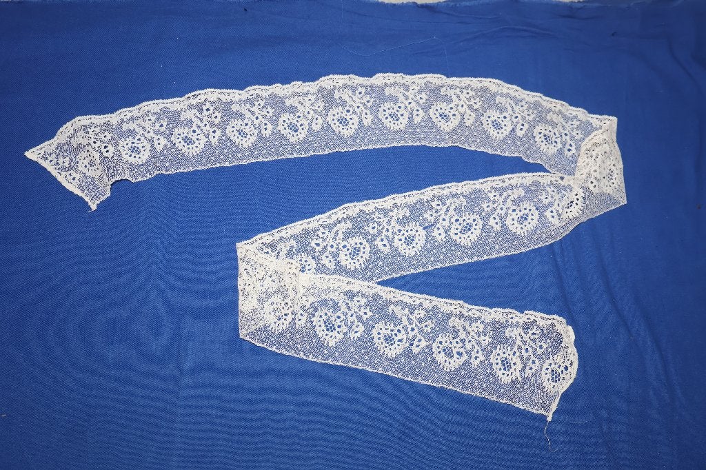 Lange  strook antiek (mutsen) kant, Ophalen of Verzenden