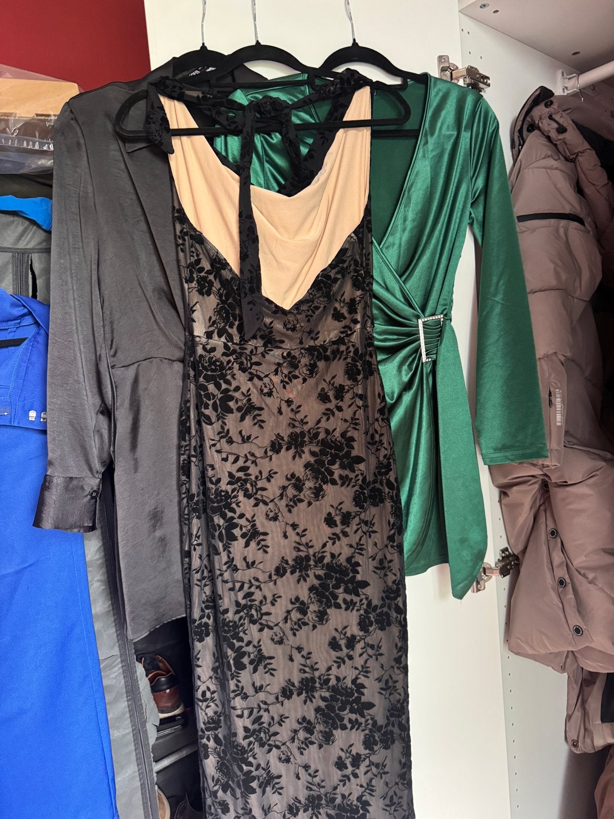 Mooie zwarte jurk met bloemenprint, Ophalen, Zwart, Zo goed als nieuw, Knielengte