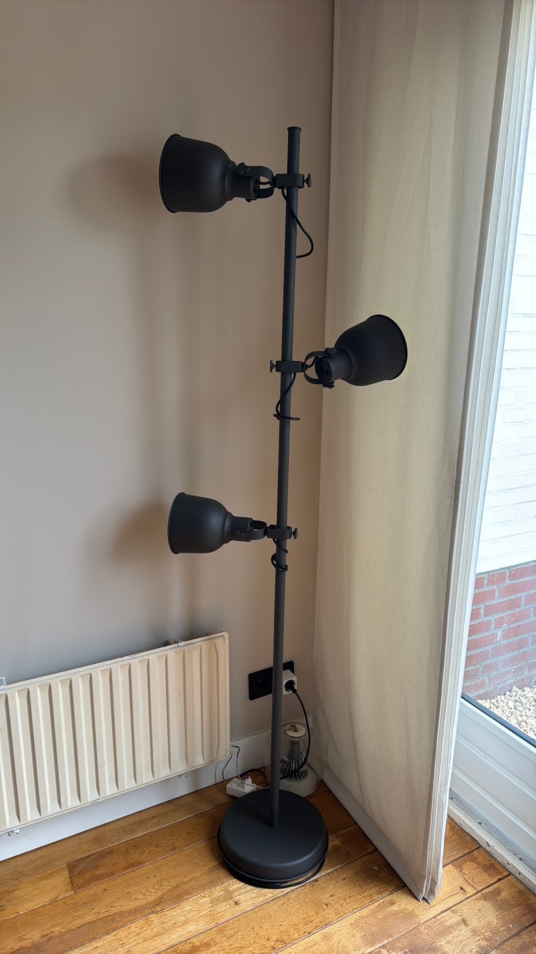 HEKTAR stalamp/vloerlamp 3 spots (MOET WEG!), Huis en Inrichting, Lampen | Vloerlampen, Ophalen, Zo goed als nieuw, 150 tot 200 cm