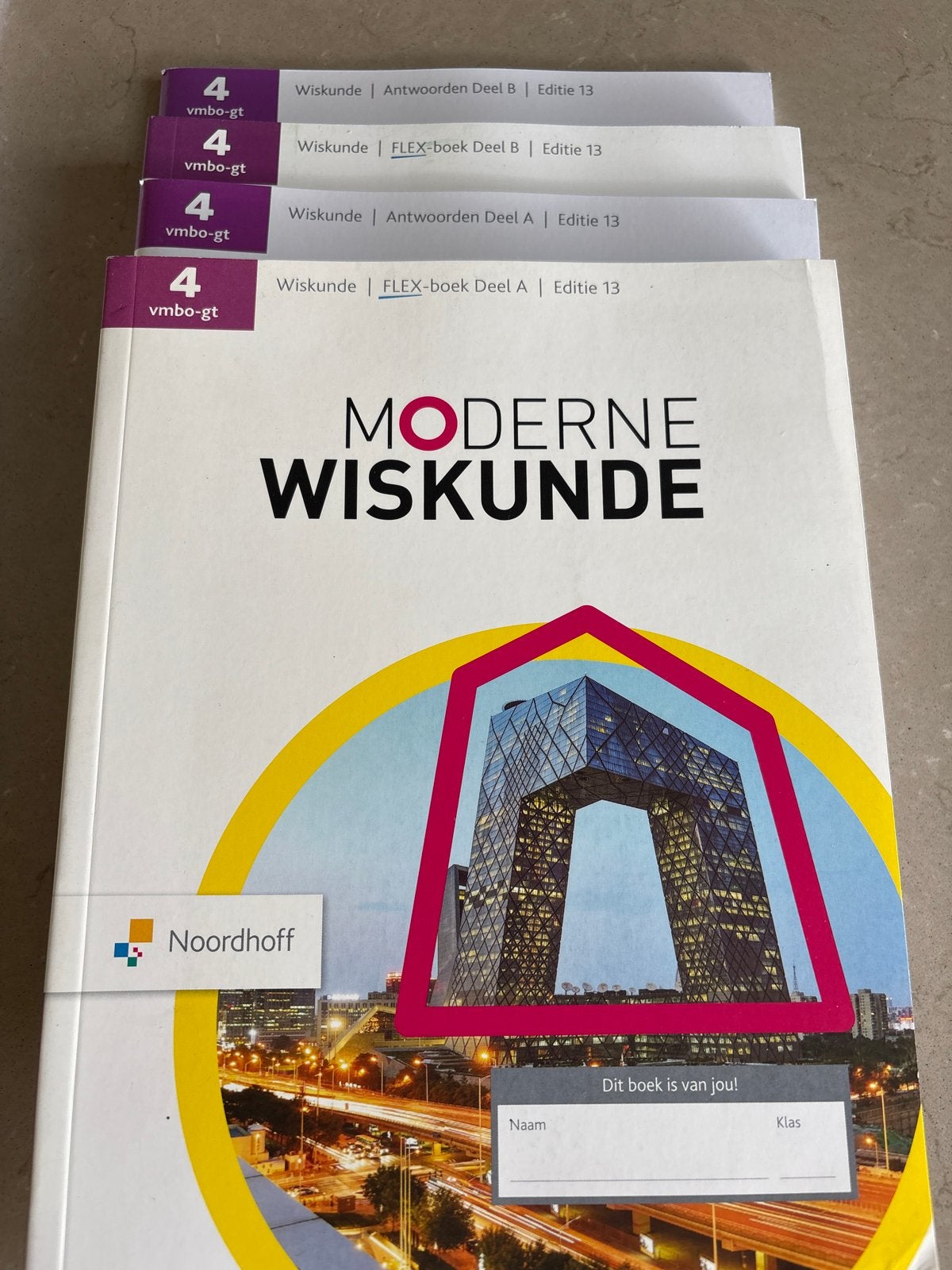 Moderne Wiskunde 4 vmbo-gt boek A en B + antwoorden, Ophalen of Verzenden, Nieuw, VMBO, Wiskunde A