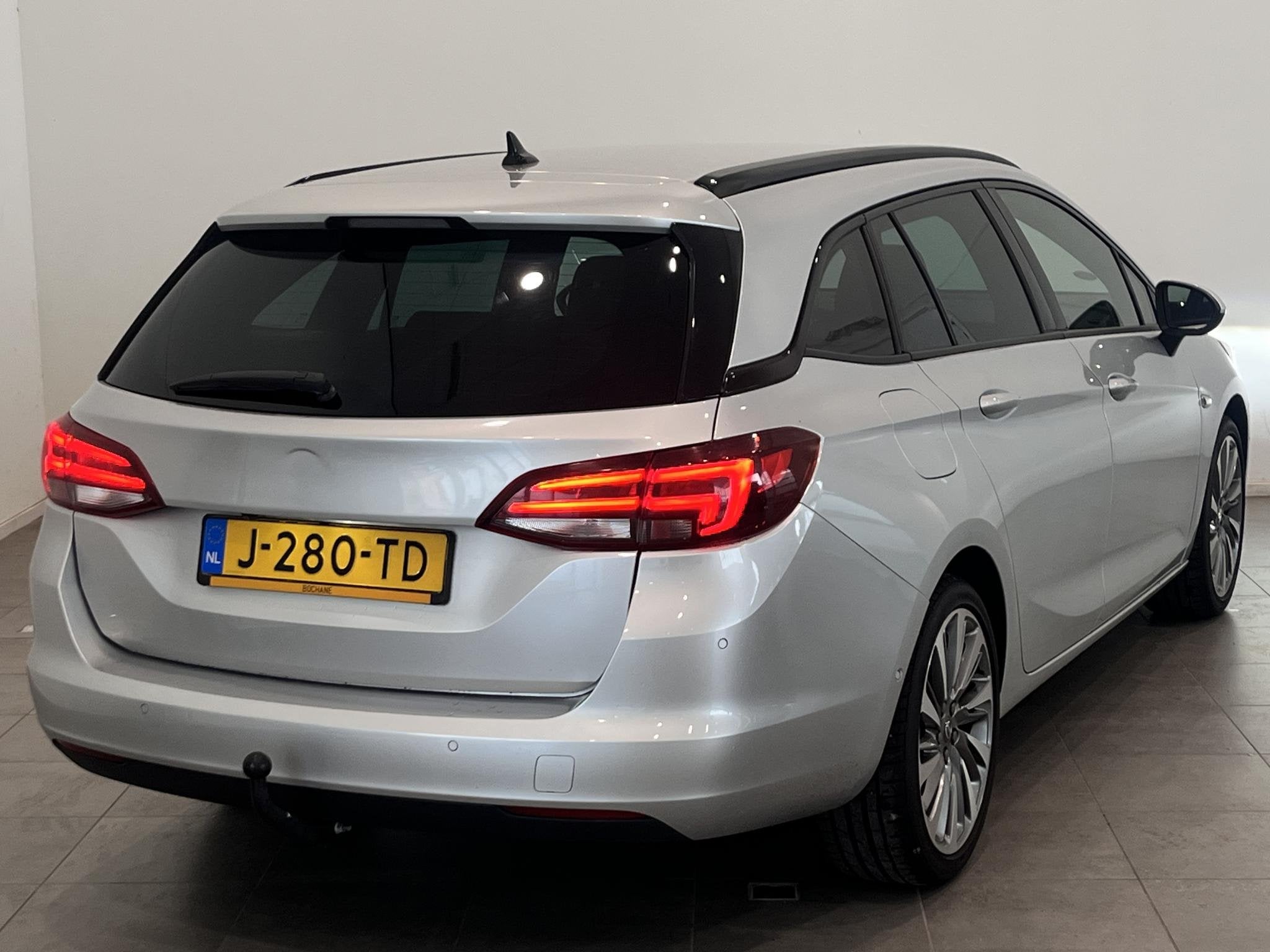 Opel Astra Sports Tourer 1.4 Ultimate | Automaat | Trekhaak, Auto's, Stof, Gebruikt, Met garantie (alle), Origineel Nederlands