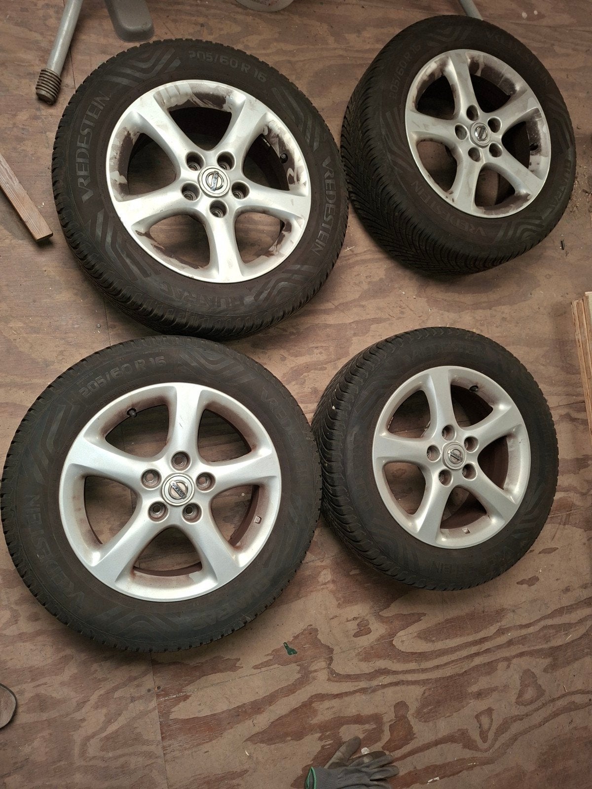 Originele Nissan velgen + goede 4 seizoens banden, Auto-onderdelen, Banden en Velgen, Ophalen, Gebruikt, 16 inch, Banden en Velgen