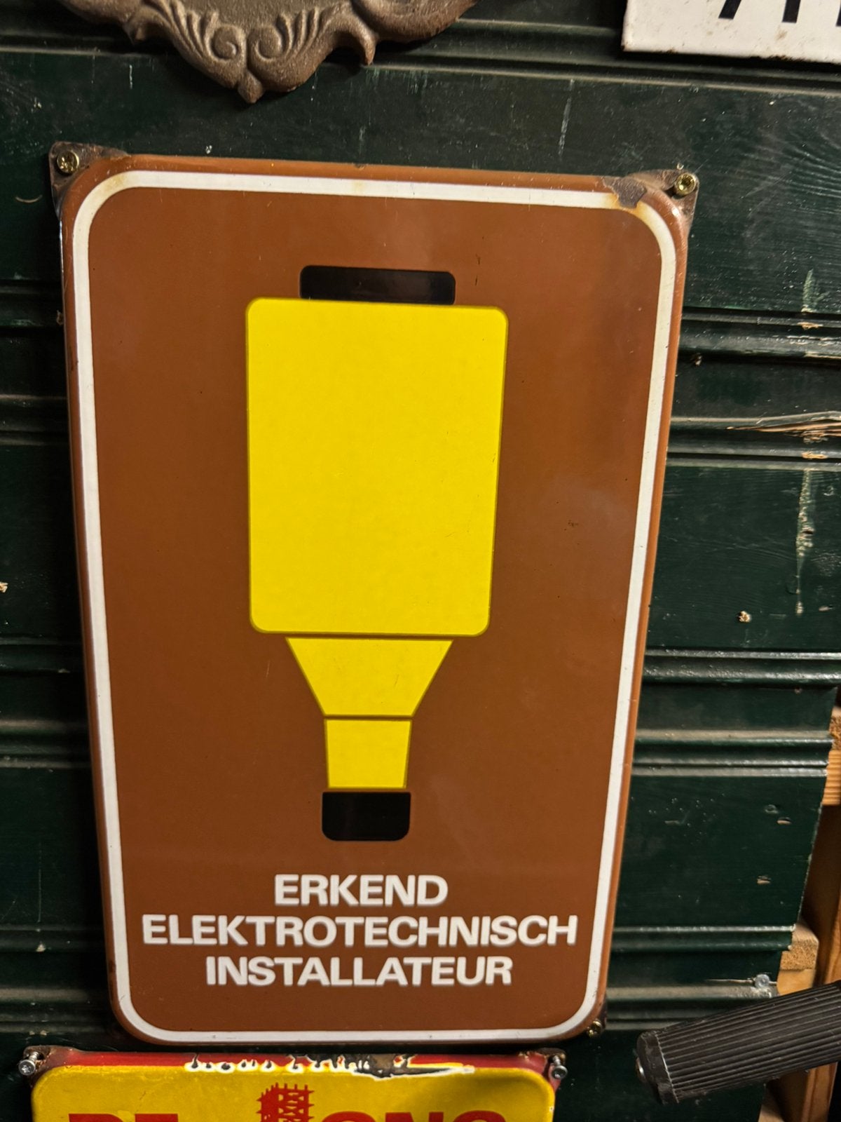 Mooi emaille bord erkend elektrotechnisch installateur, Ophalen