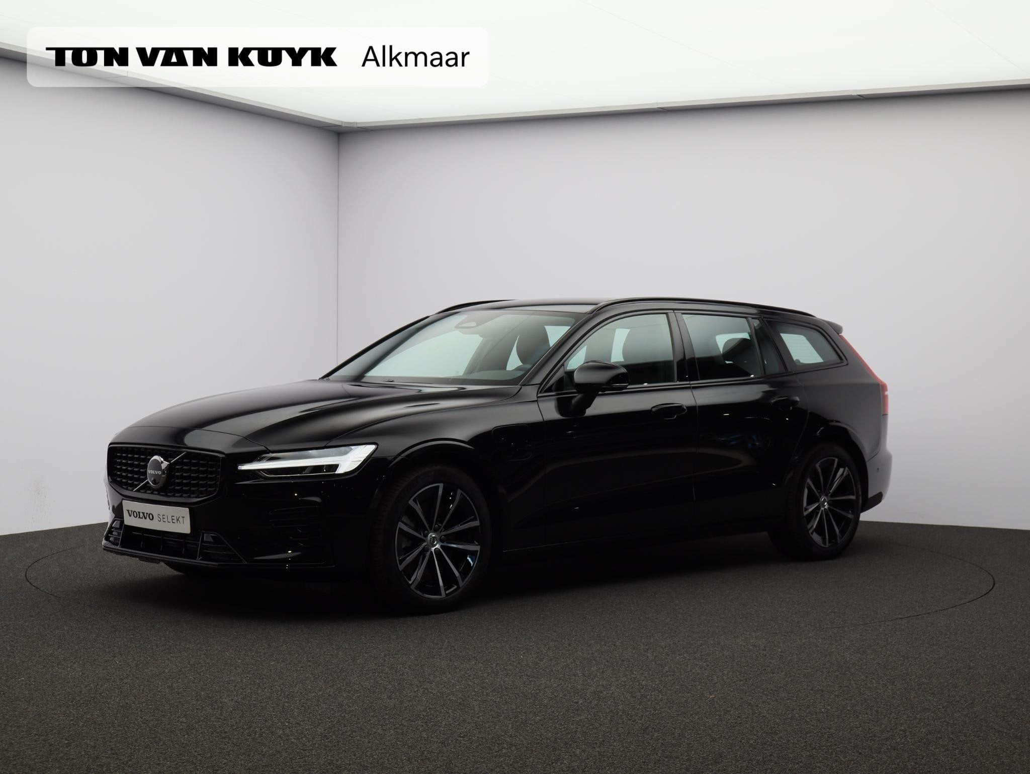 Volvo V60 T6 AWD Plug-in hybrid Plus Dark / Trekhaak / 360 C