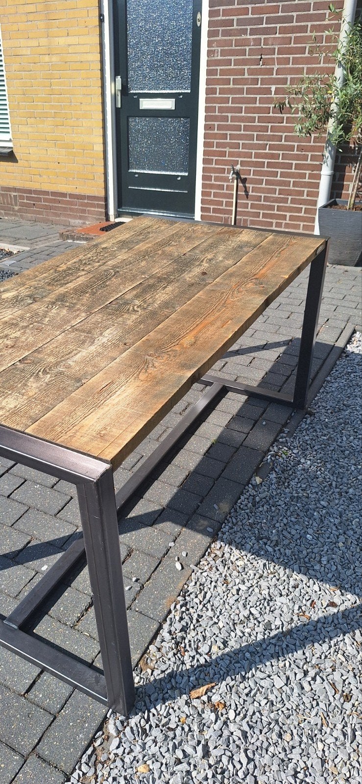 Robuuste houten tafel met metalen onderstel, Ophalen, Rechthoekig, 50 tot 100 cm