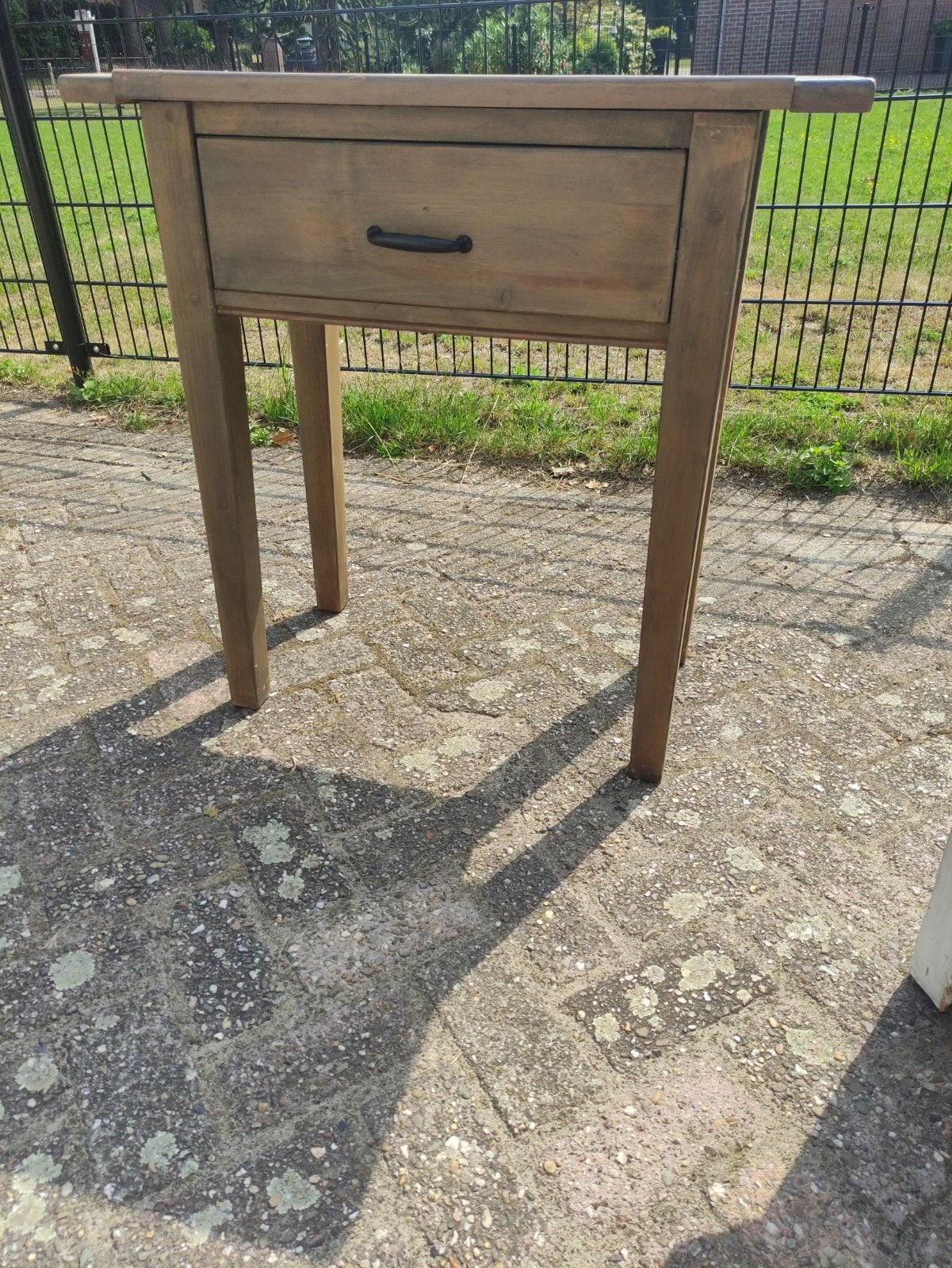 Houten bijzettafel met lade - Gebruikt, Huis en Inrichting, Ophalen, Rustiek, Vintage, Gebruikt, 55 tot 75 cm