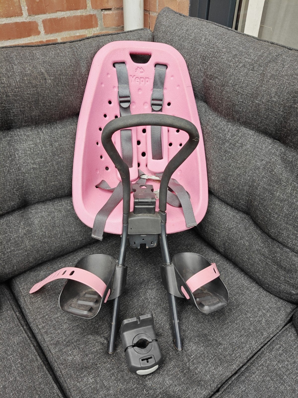 Roze Yepp Mini fietsstoeltje met windscherm, Fietsen en Brommers, Fietsaccessoires | Fietsstoeltjes, Ophalen, Yepp, Voorzitje