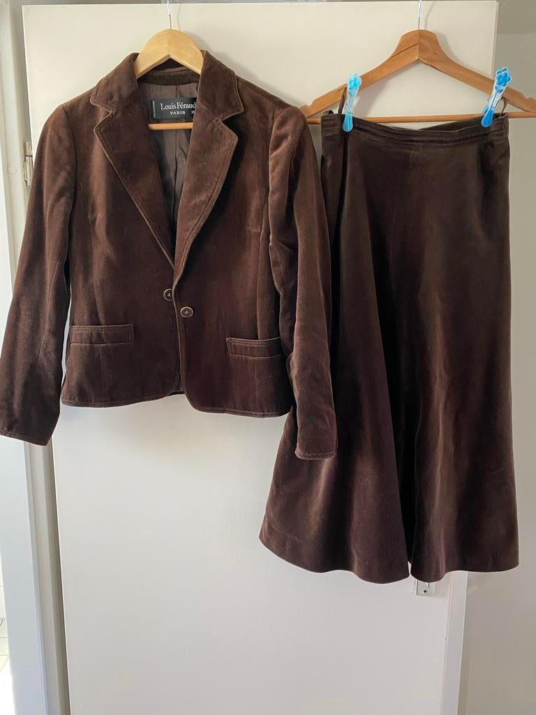 Louis Féraud fluwelen mantelpak - Maat 38, Kleding | Dames, Ophalen, Zo goed als nieuw, Maat 38/40 (M), Bruin