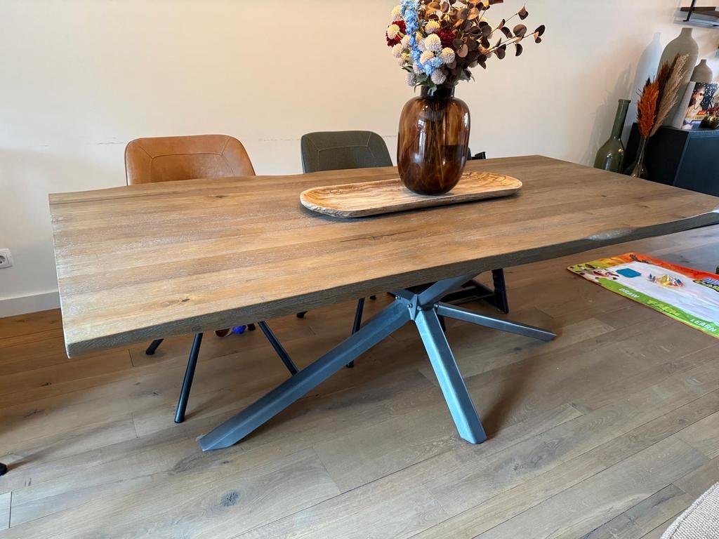 Eikenhouten eettafel met metalen onderstel, Huis en Inrichting, Ophalen, Eikenhout, 200 cm of meer, 50 tot 100 cm