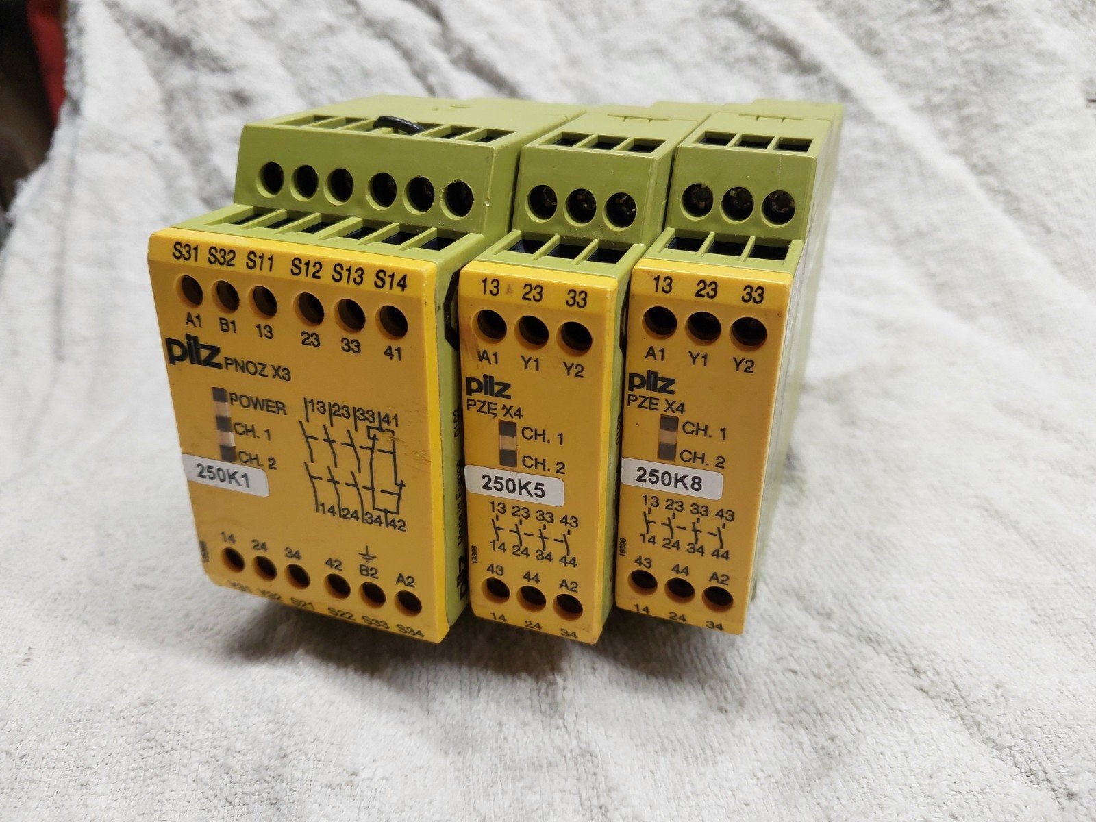 PILZ Veiligheidsrelais PNOZ X3 en PZE X4, Ophalen of Verzenden, Gebruikt