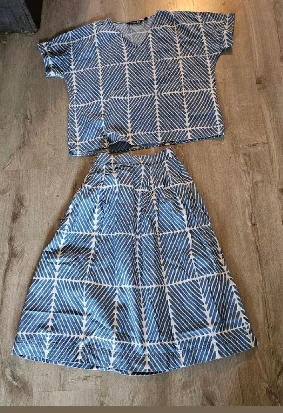 Een Marimekko Uniqlo setje met een rok en een blouse. Xs, Ophalen of Verzenden, Zo goed als nieuw, Maat 34 (XS) of kleiner, Blauw