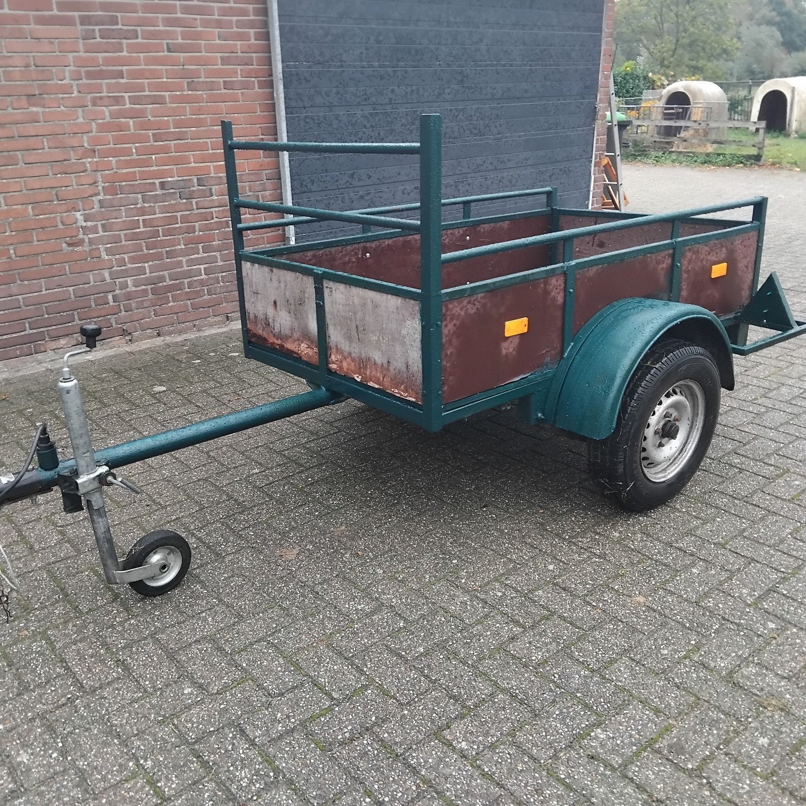 Aanhanger enkelasser met koprek en neuswiel.  108x176, Ophalen