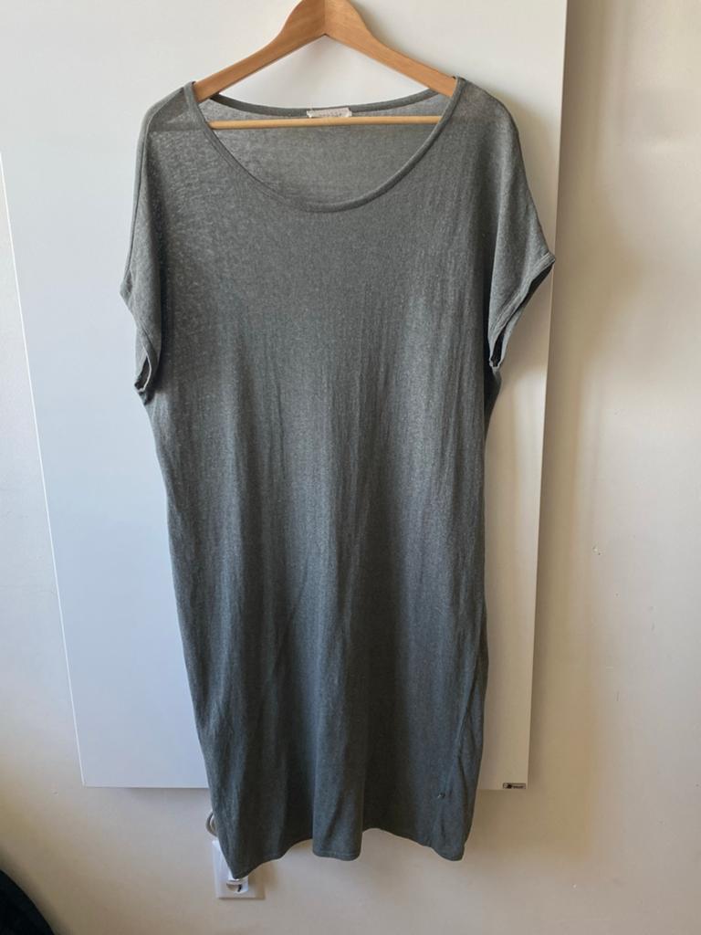 Comfortabele grijze linnen jurk met zak, Kleding | Dames, Ophalen of Verzenden, Zo goed als nieuw, Groen, Jurk