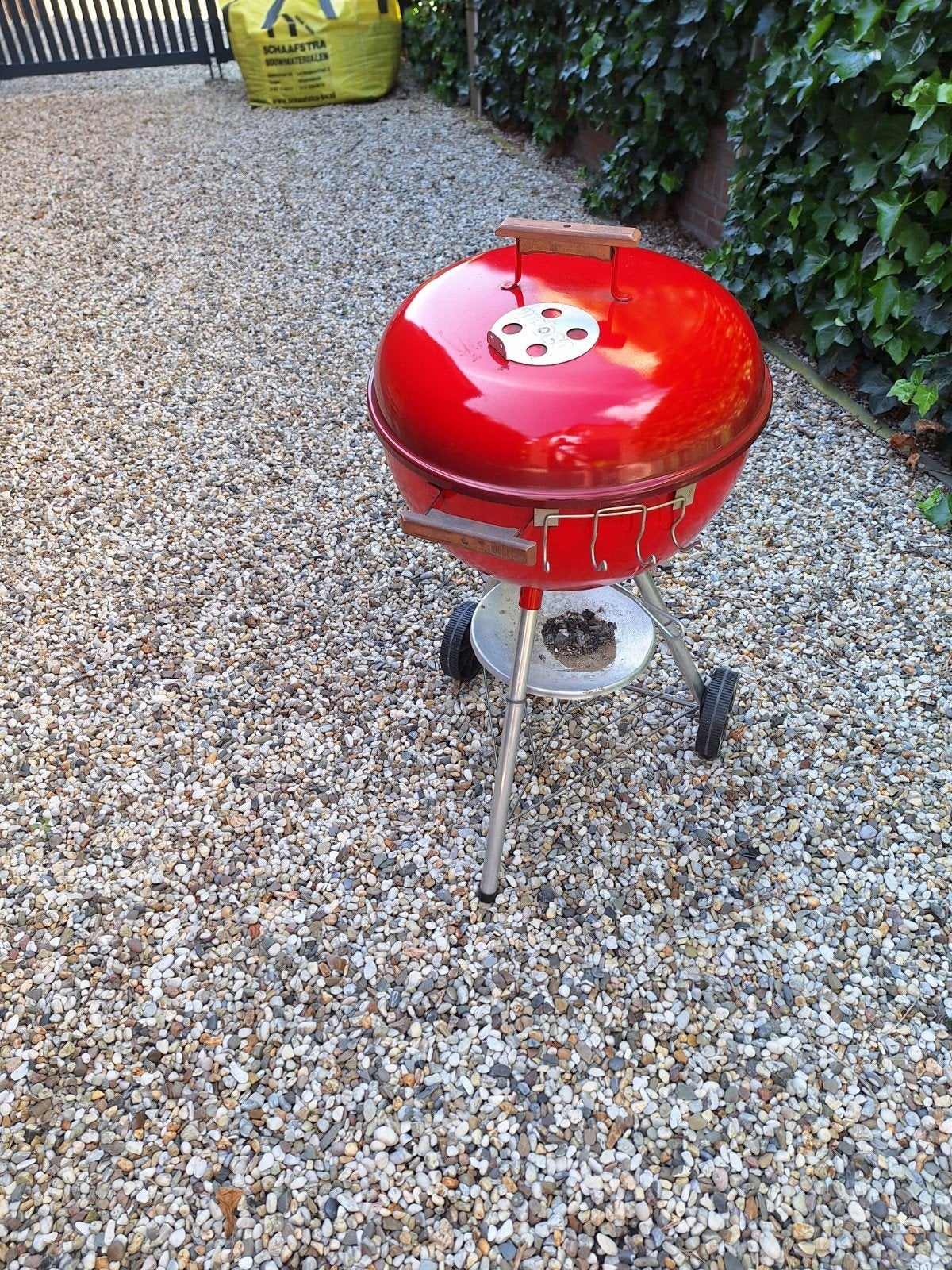 Weber barbecue rood incl. hoes, Ophalen, Gebruikt, Weber
