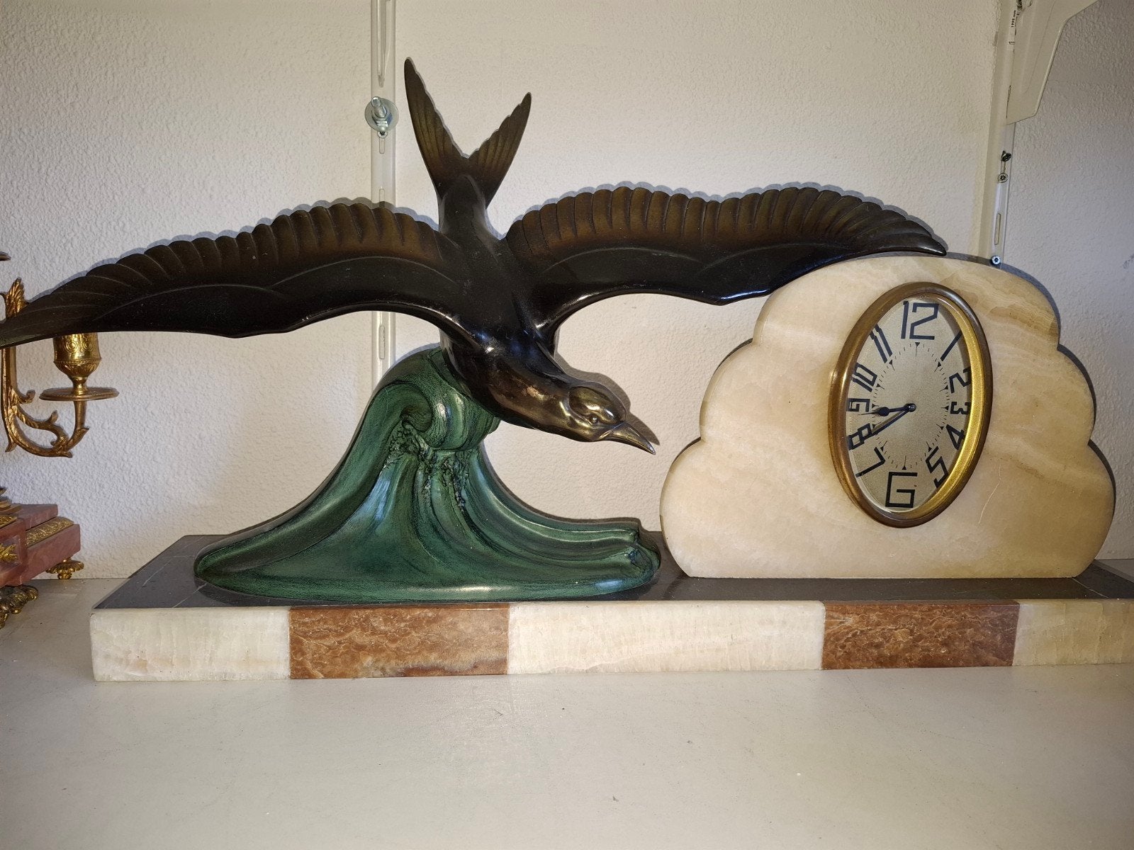 Art Deco Klok met meeuw Beeld op Marmeren Voet, Antiek en Kunst, Ophalen