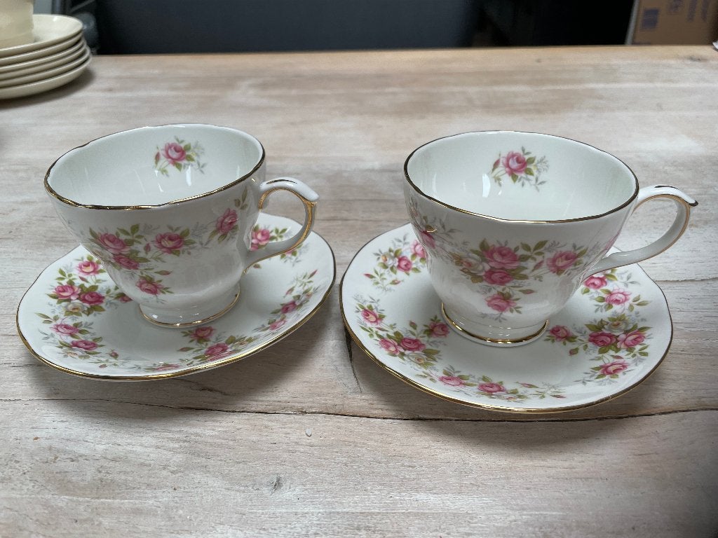 2 Duchess June Bouque kop en schotels, Verzamelen, Porselein, Kristal en Bestek, Ophalen of Verzenden, Zo goed als nieuw, Porselein