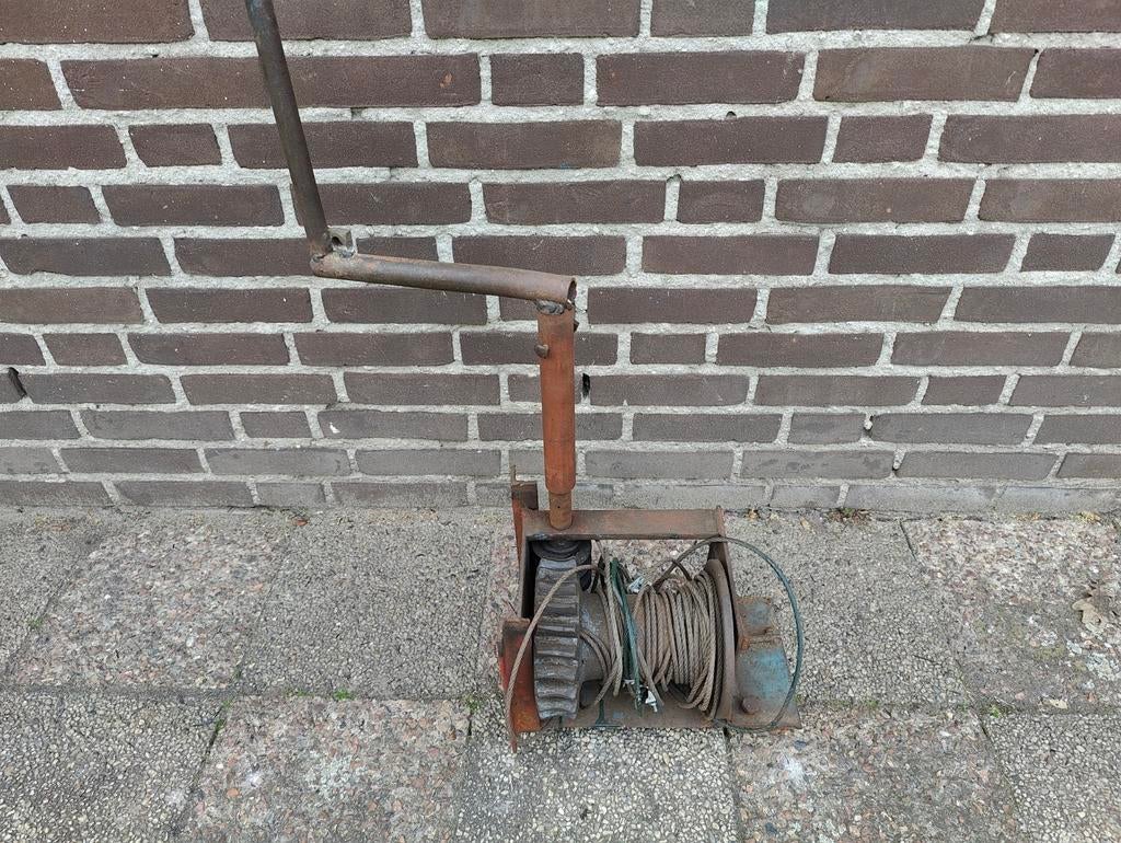Lier handmatig bediend met staalkabel., Doe-het-zelf en Verbouw, Lieren en Takels, Ophalen, Gebruikt, Handmatig