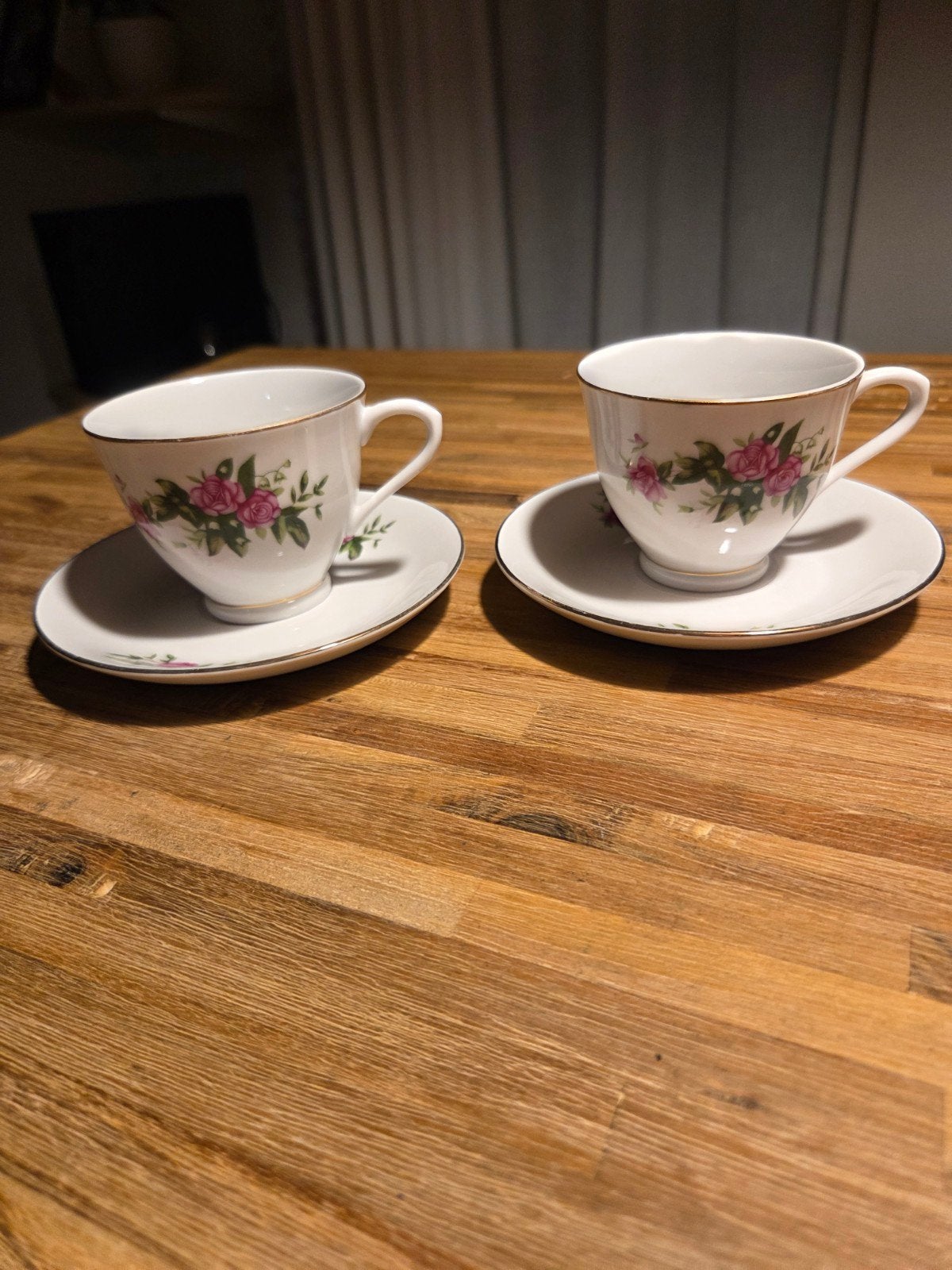 Set van 2 porseleinen kopjes en schotels met rozenprint, Ophalen
