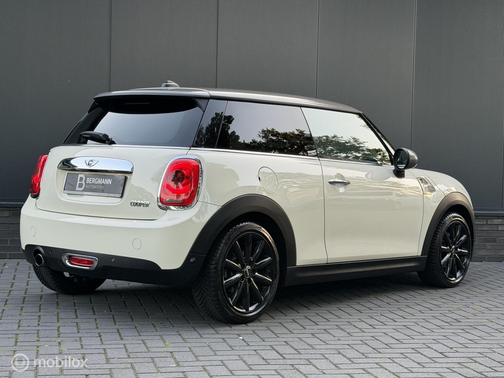 Mini 3-Deurs 1.5 Cooper Chili Seven|Carplay|leder|17”|crui, Voorwielaandrijving, 136 pk, Gebruikt, Met garantie (alle)