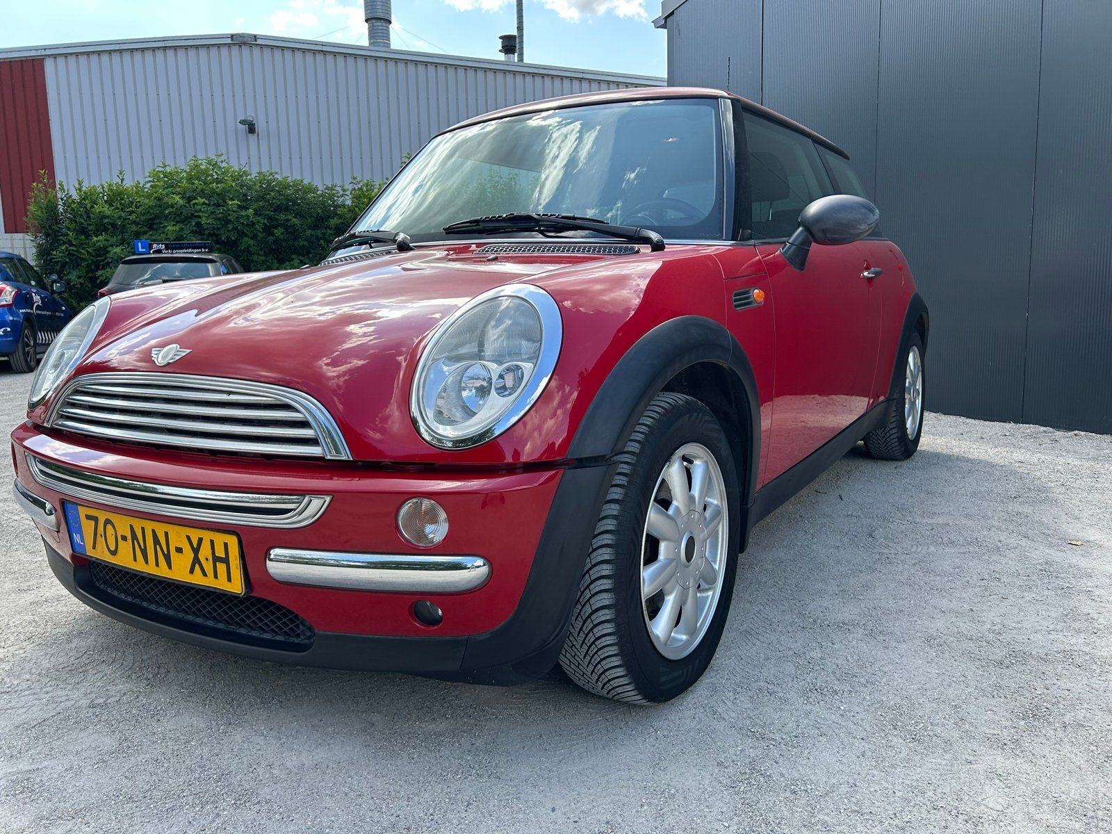 Mini 1.6 16V ONE red 2004 186585 km, Auto's, Voorwielaandrijving, 15 km/l, 4 cilinders, 4 stoelen