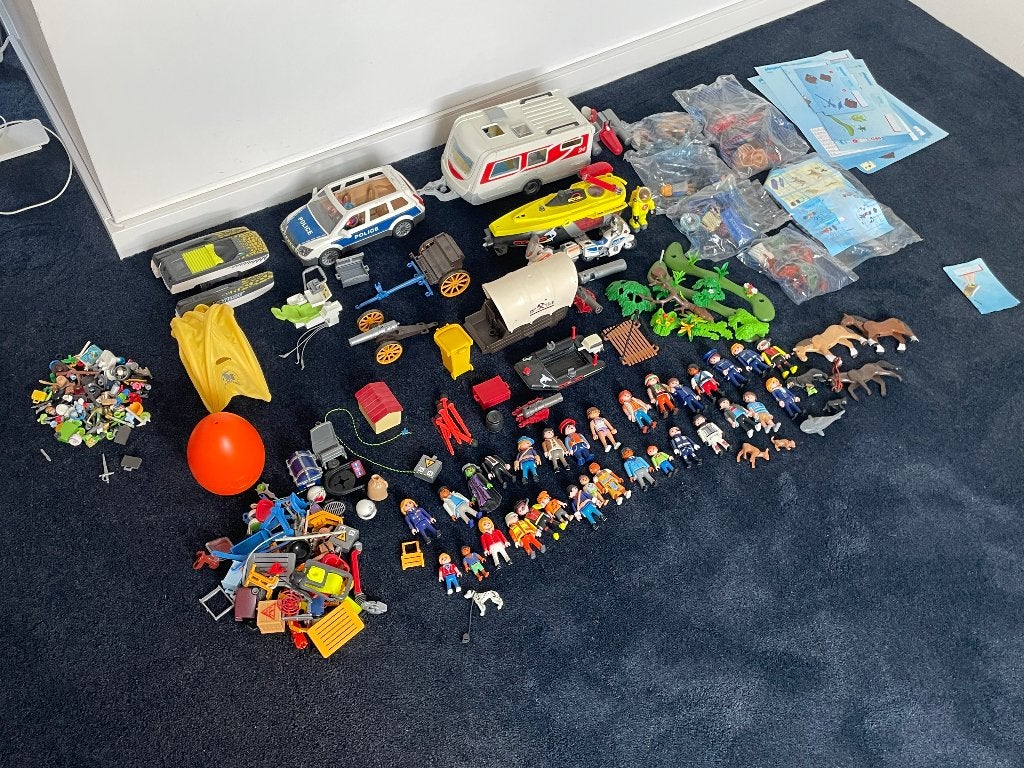 Grote Playmobil collectie – 30+ poppetjes, caravan, politie, Ophalen of Verzenden, Zo goed als nieuw, Losse onderdelen, Overige typen