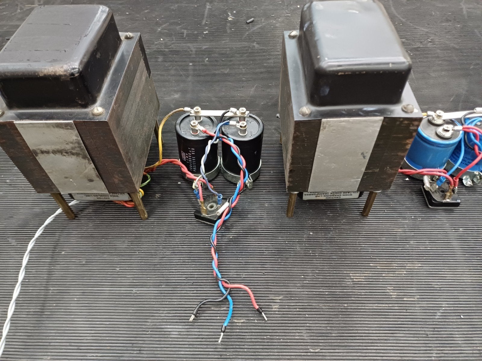 Trafo 2x 65 volt gelijk incl brugcel en 2x 10000uf elco's., Hobby en Vrije tijd, Elektronica-componenten, Ophalen of Verzenden