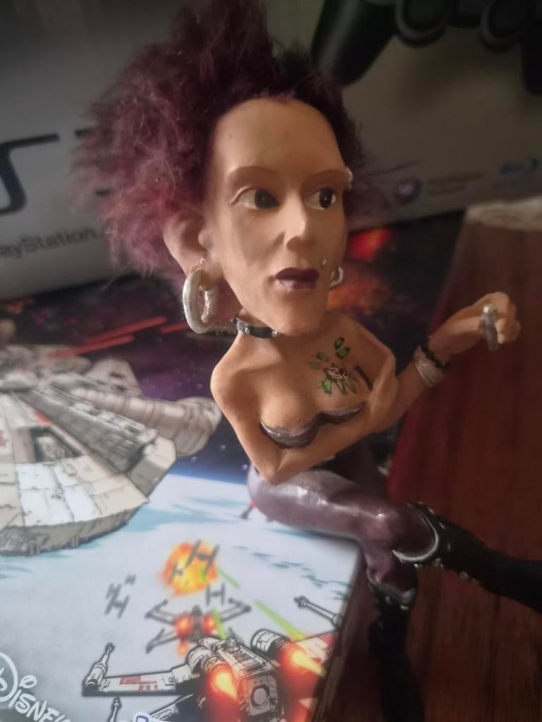 Unieke handgemaakte punkrock beeldje, Verzamelen, Poppetjes en Figuurtjes, Ophalen of Verzenden, Gebruikt