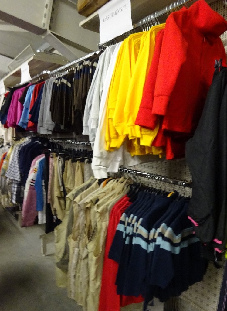 NIEUW Partij van 2000 stuks Diverse kleding. Voor Kinder, Da, Ophalen of Verzenden, Nieuw, Overige maten