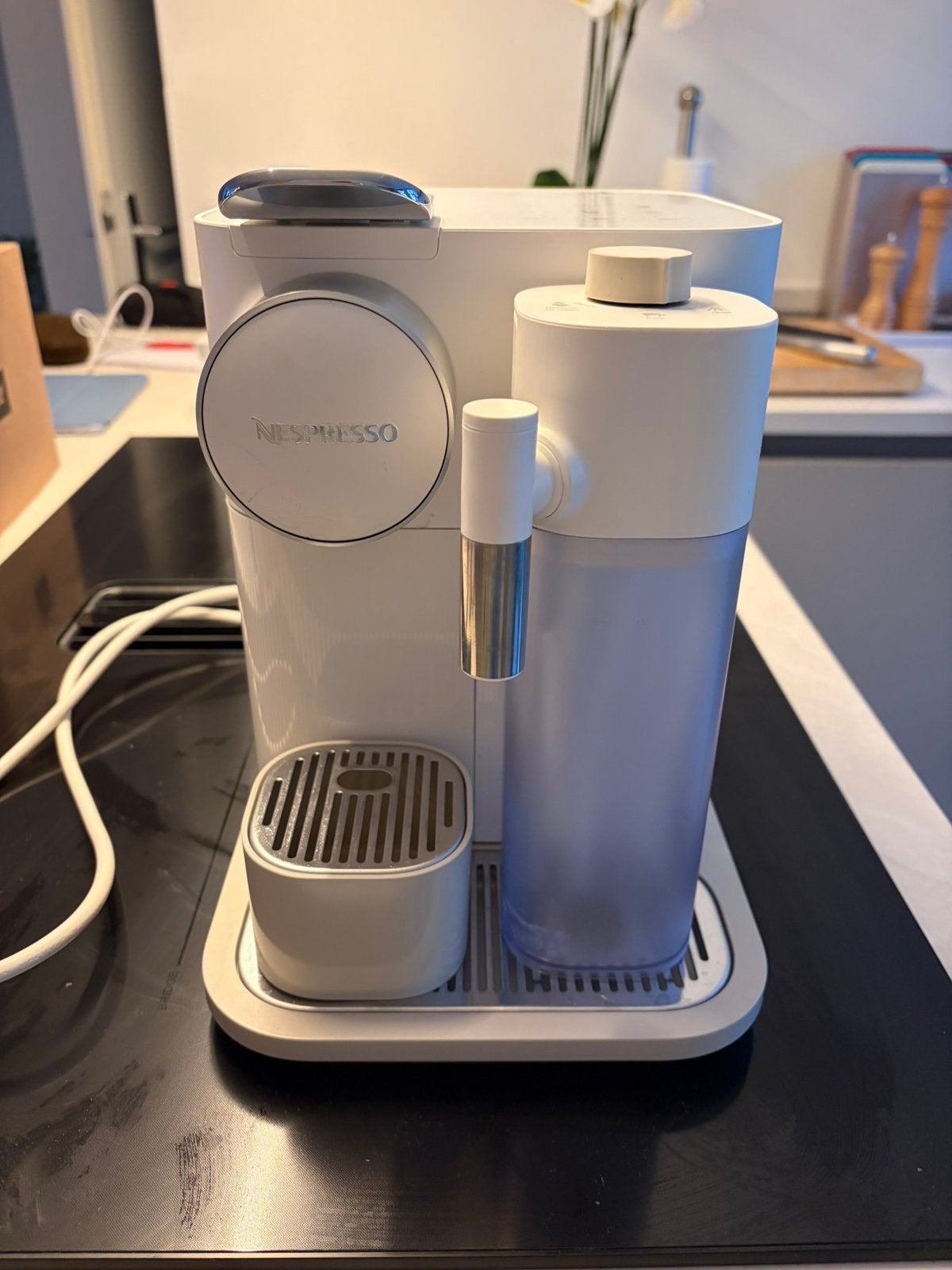 Nespresso Dēlonghi, Ophalen, Gebruikt, Espresso apparaat, 4 tot 10 kopjes