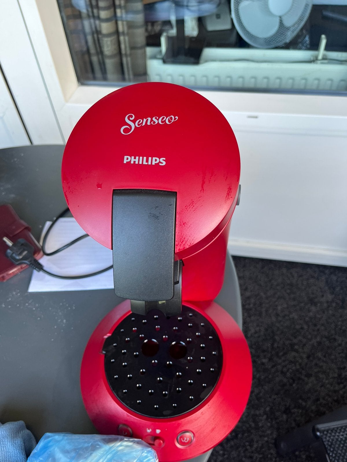 Te koop een senseo rood van kleur, Ophalen, Gebruikt, Koffiemachine, Koffiepads en cups